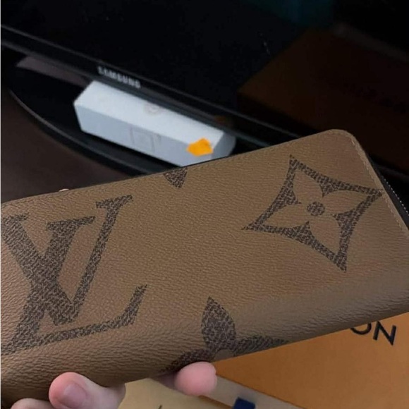 LV Zip Wallet - Picture 4 of 4